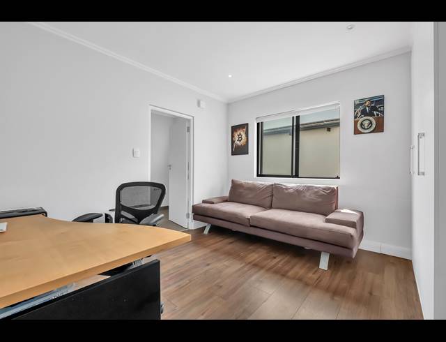 3 BEDROOM APARTMENT FOR SALE IN SANDOWN